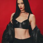 Krysten Ritter Instagram - ❤️🖤 @schonmagazine —————————————————————photography 📸@camraface @earlymorningriot creative direction. @jennywilliams_creative fashion. @christianstroble talent. @therealkrystenritter casting. @alabamablonde @striketheblonde_casting hair. @terezkafras make up. @alexandraafrench production. Gabriella Erberth. @omaproductions videography. @fastnoa lighting tech. @ramgibson retouch. @phatdance @escapehatchstudio photography assistant. @matija.milly fashion assistant. @kassidytaylorxx location. @dfla_studio words. @kelseyjbarnes #schonmagazine #allaboutwanderlust