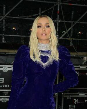 Kseniia Mishyna Instagram - Напамʼять , про неймовірні перевтілення з 

Hairdrocher @purpruss та makeupbaby @my.shura 

Для @tet_tv