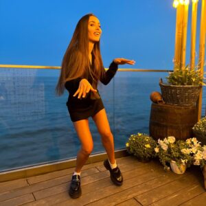 Kseniia Mishyna Instagram - Сфоткалася до їжі , щоб запамʼятати себе такою 🍓