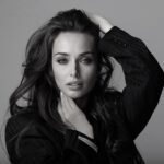 Kseniia Mishyna Instagram - Гармонія - коли вам вже нічого не можуть дати, коли у вас вже нічого не можуть забрати. Ніхто від природи не народжується сильним, ніхто від природи не народжується впевненим. Ці якості виникають усередині нас, залежно від того, як ми до себе ставимось. Труднощі це можливість зростати, йти та бачити нове. Щоб одного дня нове стало звичним, а потім незначним. Рух породжує вогонь мотивації. Відсутність руху – вогонь гніву, який досить складно контролювати. Мотивація, іншими словами - вогонь віри завжди веде до більшого, ніж ви зараз. І так сходинка за сходинкою в лабіринтах свого життя. Щоб нарешті знайти цю гармонію, непохитність та силу.