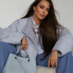 Kseniia Mishyna Instagram - Вишуканість — це завжди про @emporioarmani В єдиному магазині Emporio Armani в ТЦ «Ocean Plaza» можна обрати образ з колекції осінь-зима 2023 ❤️ Також можна придбати онлайн в офіційного представника бренду в Україні — @intertop.ua #emporioarmani #ad