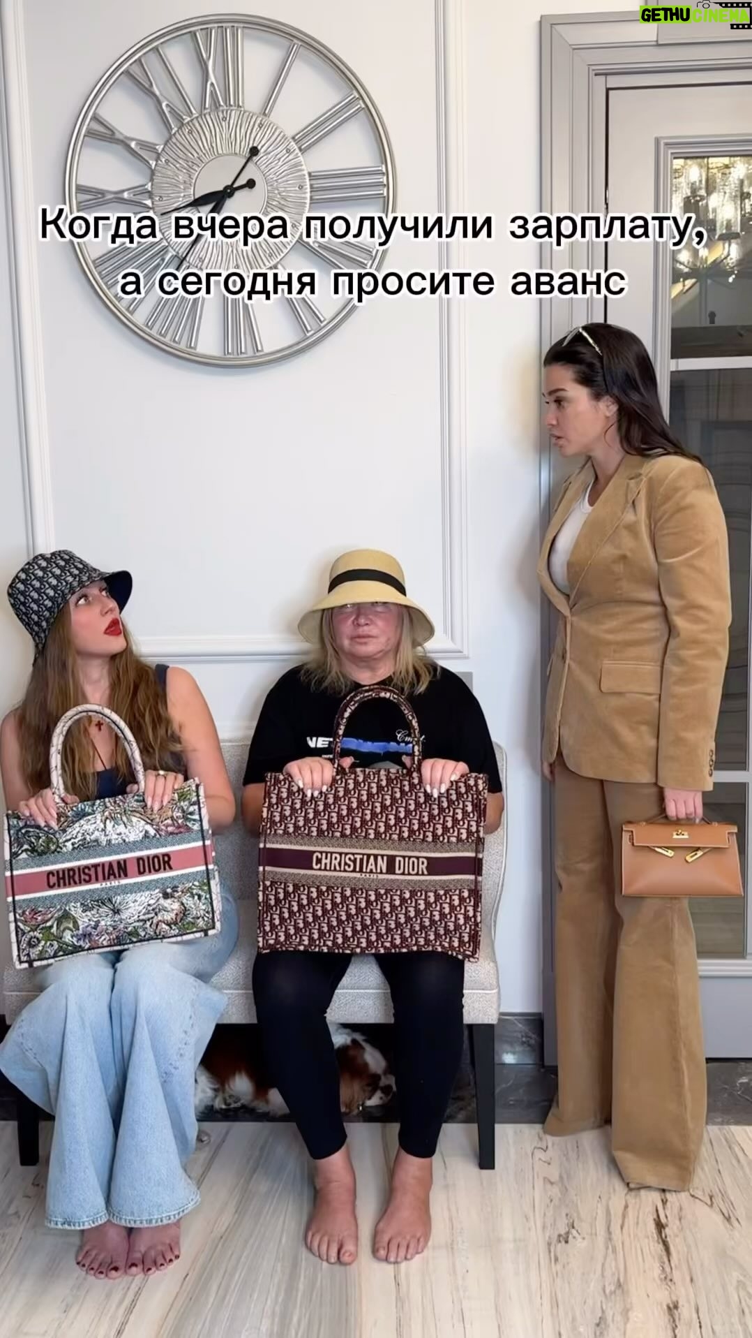 Kseniya Borodina Instagram - Покупают они🤣🤣🤣🤣🤣🤣🤣