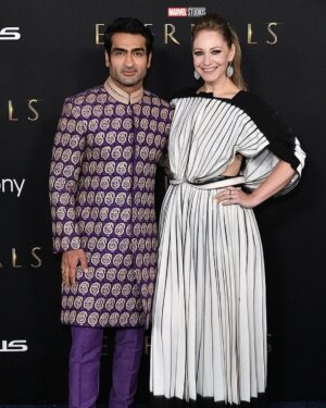 Kumail Nanjiani Instagram - Eternals premiere was… every positive emotion I can imagine. The movie is so good. Massive, complicated, funny, fun, thrilling, moving, awe inspiring. @chloezhao is one of the greatest filmmakers today & I feel grateful to be able to work with her. (I was also thrilled I got to wear a Sherwani by @umarsayeedcoutureofficial.)

Stylist: @jeanneyangstyle @chloekeiko 
Grooming: @kimverbeck