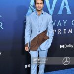 Kumail Nanjiani Instagram - Avatar: The Way of Water is remarkable. I’ll never get it out my head. A stunning and gorgeous achievement. Suit @grayscaleic Shoes @louboutinworld Watch @audemarspiguet Styling @chloekeiko @jeanneyangstyle
