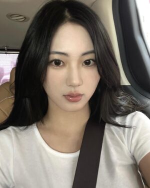 Kwon Eun-bin Instagram - 왠지 정직한 셀카ㅋ
