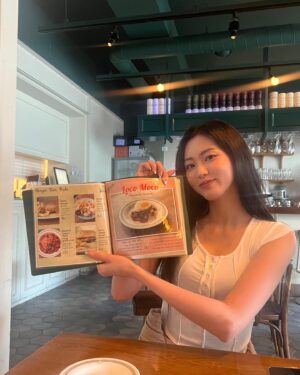 Kwon Eun-bin Instagram - 이런거 먹고
저런거 먹구
소화 끝-