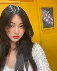 Kwon Eun-bin Instagram - 비 오는 날 알차게 세상 구경/ᐠ｡‸｡ᐟ