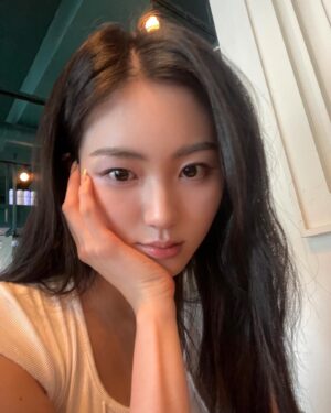 Kwon Eun-bin Instagram - 이런거 먹고
저런거 먹구
소화 끝-