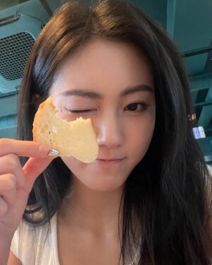 Kwon Eun-bin Instagram - 이런거 먹고
저런거 먹구
소화 끝-