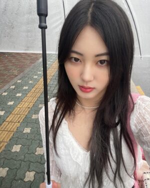 Kwon Eun-bin Instagram - 비 오는 날 알차게 세상 구경/ᐠ｡‸｡ᐟ\