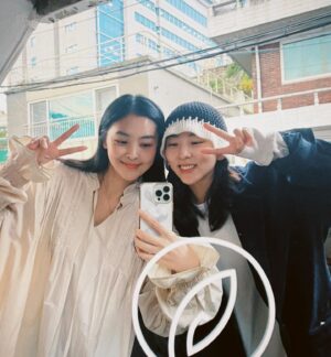 Kwon So-hyun Instagram - 으헤헤헤헤 🤣🤣😝
즐거웠다~~

모자는 내가 만든거 🧶 😎
