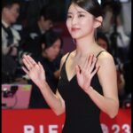 Kwon So-hyun Instagram - 28회 부산국제영화제 🖤 영화 #딜리버리 로 다시 한번 방문 할 수 있었던 #부산국제영화제 🖤 예쁘게 꾸며주시고 신경써주시고 사진 담아주신 덕분에 저는 어제 굉장히 행복한 날이었습니다🖤 모두모두 감사합니다! 🙏 부국제 즐겨보자!!😎💪🏻💪🏻 #영화딜리버리