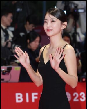 Kwon So-hyun Instagram - 28회 부산국제영화제 🖤

영화 #딜리버리 로 다시 한번 방문 할 수 있었던 #부산국제영화제 🖤
예쁘게 꾸며주시고 신경써주시고 사진 담아주신 덕분에 저는 어제 굉장히 행복한 날이었습니다🖤

모두모두 감사합니다! 🙏
부국제 즐겨보자!!😎💪🏻💪🏻
#영화딜리버리