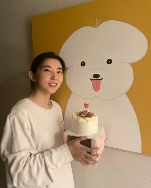 Kwon So-hyun Instagram - 권총이 축하를 마지막으로 생일 마무리💛
생일 축하해 주신분들 정말 감사합니다!!
덕분에 진심으로 정말 행복한 하루를 보냈습니다🙏

마음이 참 따뜻한 하루💘
감사합니다🙏🥰