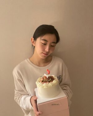 Kwon So-hyun Instagram - 권총이 축하를 마지막으로 생일 마무리💛
생일 축하해 주신분들 정말 감사합니다!!
덕분에 진심으로 정말 행복한 하루를 보냈습니다🙏

마음이 참 따뜻한 하루💘
감사합니다🙏🥰