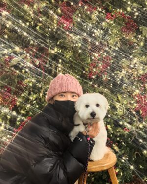 Kwon So-hyun Instagram - 너와 나의 크리스마스 🎄
크리스마스 이브는 권총이 태어난 날~🫶
Happy birthday Kwon Chong🎁🎂🎁🎂
Merry Christmas 🎄🎁