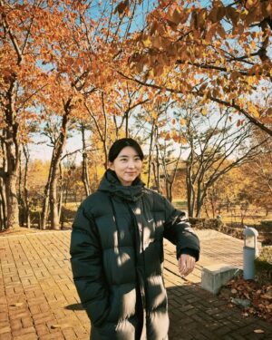 Kwon So-hyun Instagram - 가을 끝자락 🍂
전 즐겁게 촬영을 하며 잘 지내고 있습니다 ☺️

#생존신고