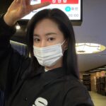 Kwon Yu-ri Instagram - 우리의 단체관람날 🐬 🎳 그림 귀여워 ? 지느러미는 PINK