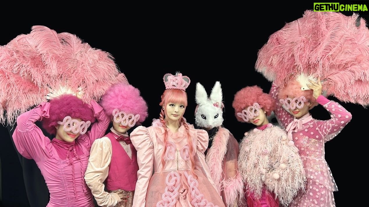 Kyary Pamyu Pamyu Instagram - 初フジロック! サンデーセッション! ありがとうございました🍒 ノンストップで40分やりきりました!楽しかった〜!また夜中にライブやりたいなーーー! 皆んなありがとう! さいこ〜🤟🏻🤟🏻🤟🏻