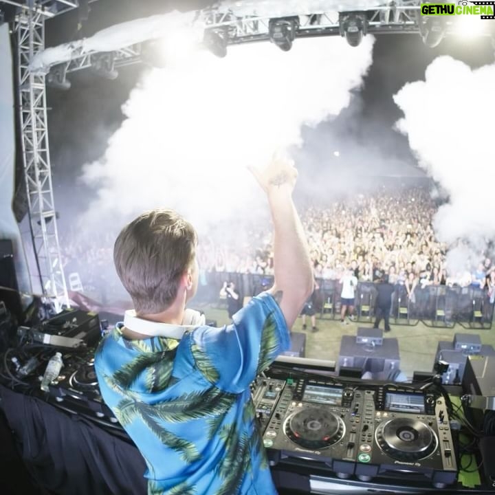 Kygo Instagram - First @palmtreefestival in Hawaii!! 🌴🐢🌊