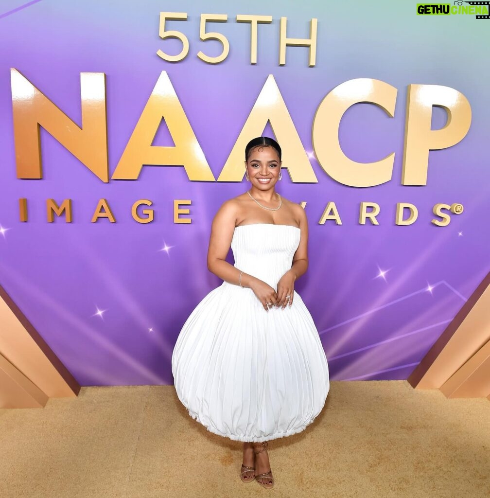 Kyla Pratt Instagram - To say i enjoyed hosting @bet social gold carpet for this years @naacpimageawards carpet is an understatement! Ima post random footage in my stories all week 🤣🥰 Make up @eliven.q Hair @a1hair_ Styling @v.msmith Tailoring @klvn.s Check the tags for details 😊 Photo Credit : Getty Images for BET