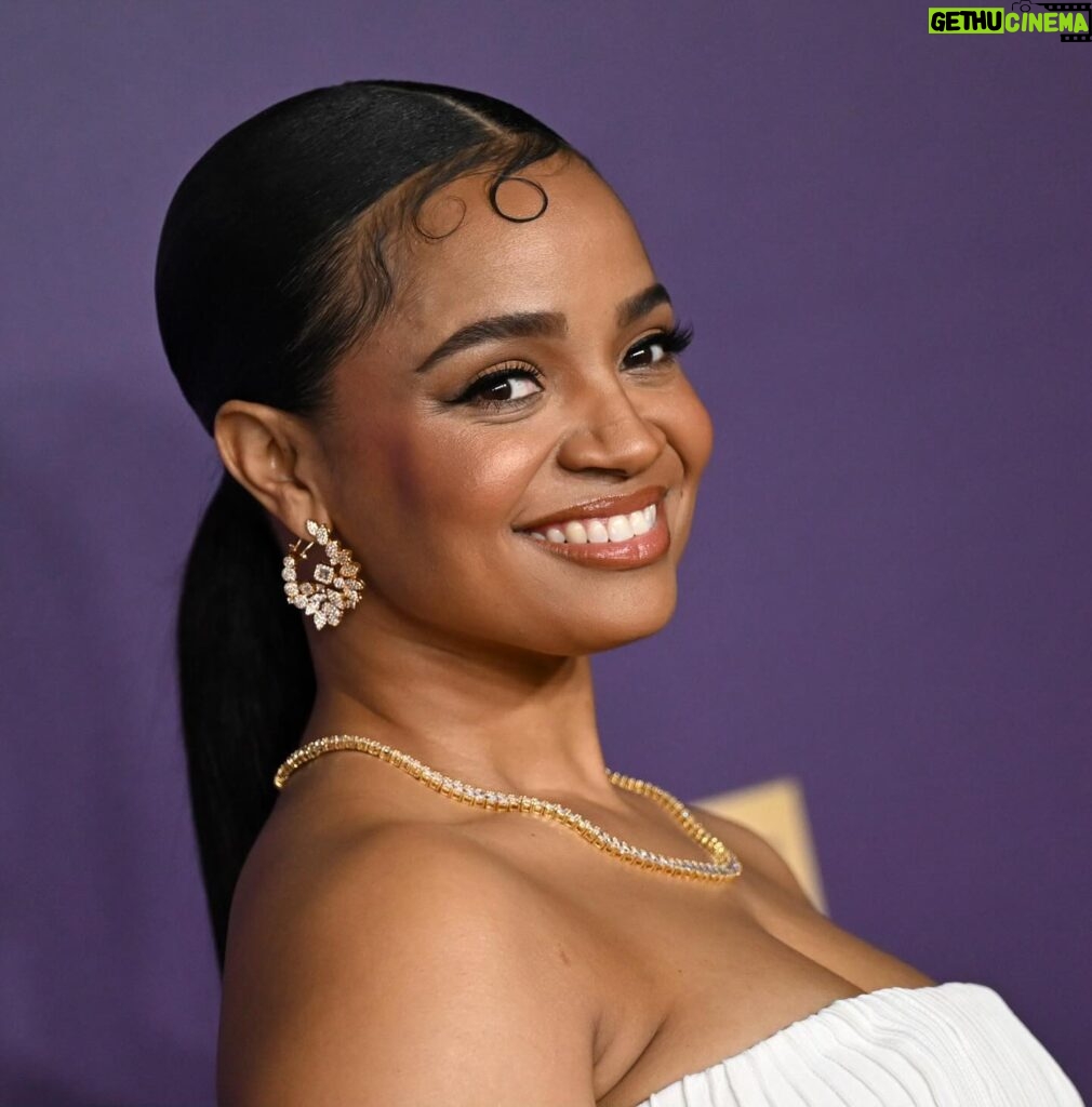 Kyla Pratt Instagram - To say i enjoyed hosting @bet social gold carpet for this years @naacpimageawards carpet is an understatement! Ima post random footage in my stories all week 🤣🥰 Make up @eliven.q Hair @a1hair_ Styling @v.msmith Tailoring @klvn.s Check the tags for details 😊 Photo Credit : Getty Images for BET