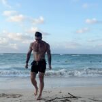 Kyle Krieger Instagram - last dip in Cartagena 🇨🇴❤️