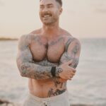 Kyle Krieger Instagram - Long story short 💛 @danielseunglee @haveyoutriedtherapy