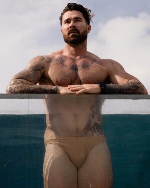 Kyle Krieger Instagram - will flip for applause 🐬

#impressionsbysecrets