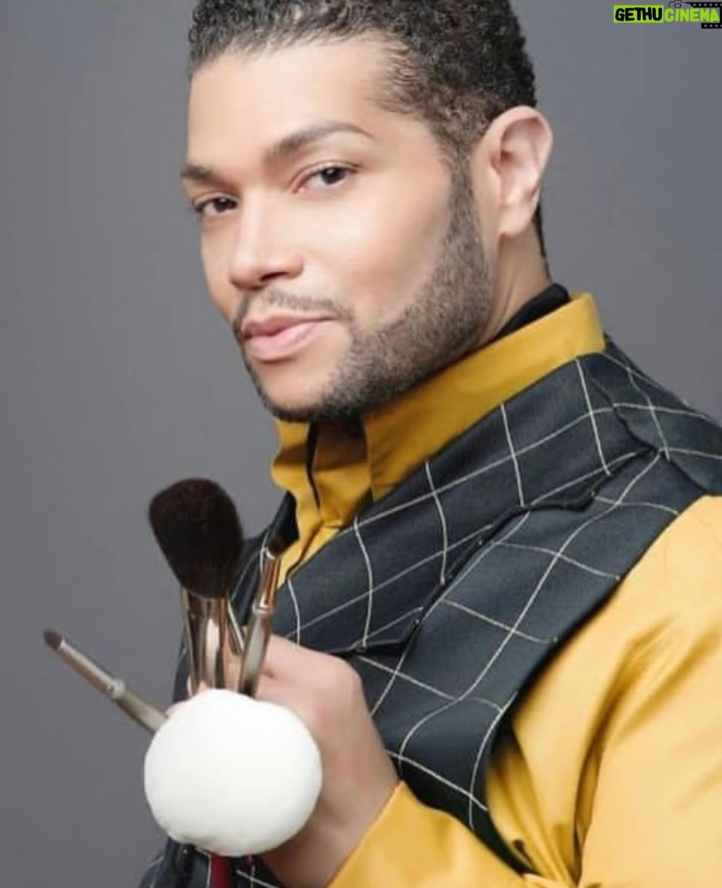 Kym Whitley Instagram - HAPPY BIRTHDAY MY FRIEND @derrick4mkup 🩷 you are definitely top of your game when it comes to Make Up, but you are also a magnificent singer, vocalist and you know I love how you rock your style. Here’s to many more birthdays and laughs together!!!🥰