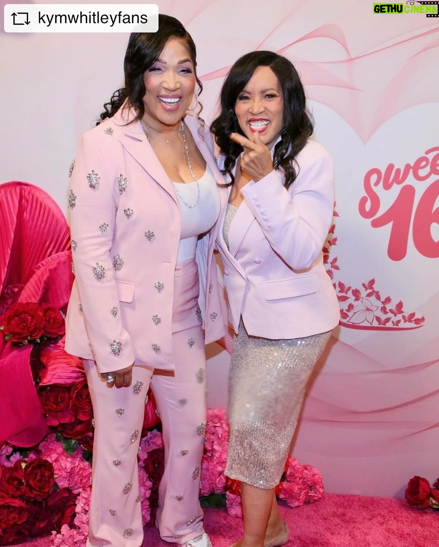 Kym Whitley Instagram - #REPOST π₯ππ πππ₯π ππππ¦ππ ββπππ βπ¦ππ‘ πΈπππππ£β πΈβ¨ - - - If viewing follow @kymwhitleyfans Big thank you @arevamartin for this amazing event and thank you @kymwhitleyfans for always having the best post! ππ