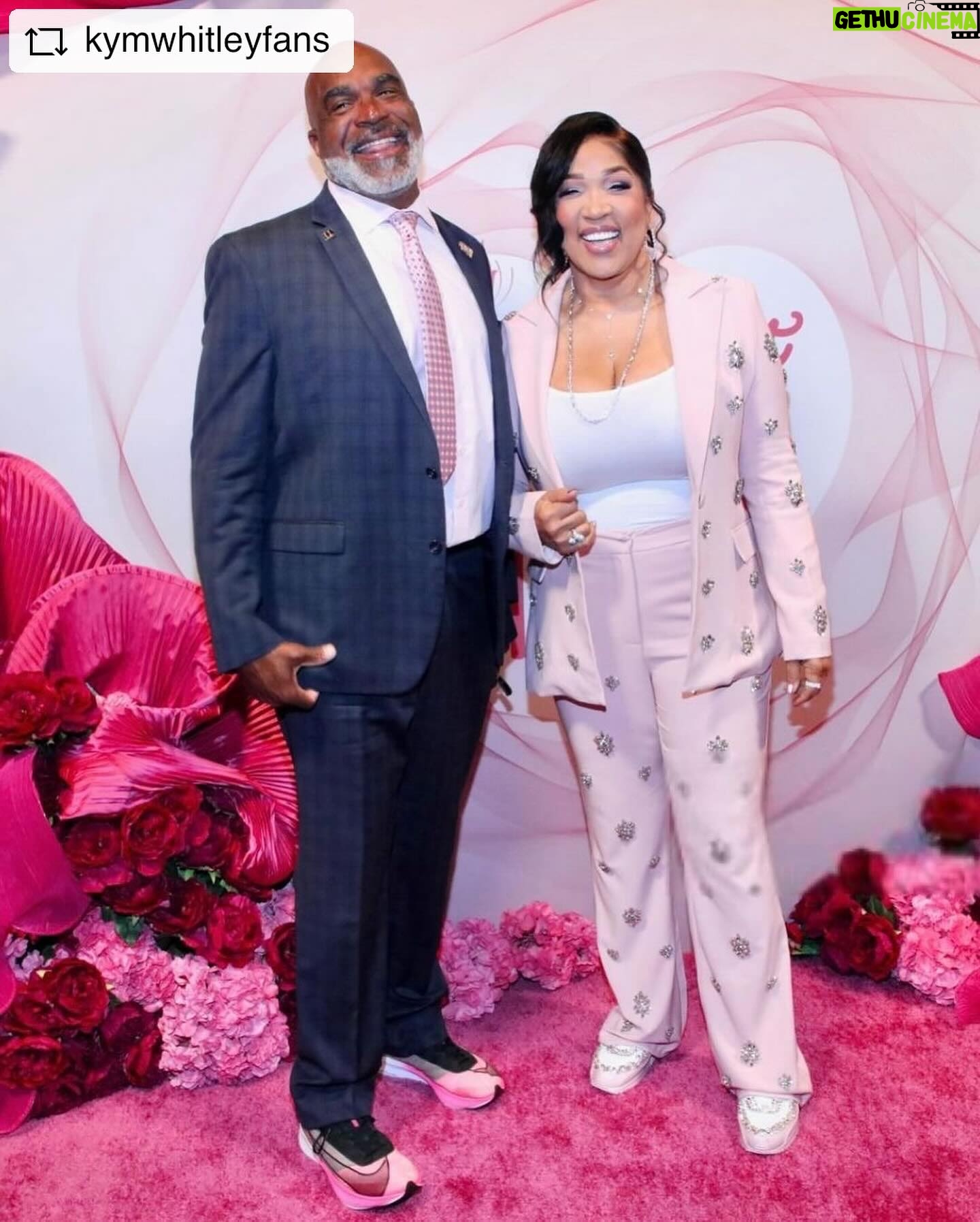 Kym Whitley Instagram - #REPOST π₯ππ πππ₯π ππππ¦ππ ββπππ βπ¦ππ‘ πΈπππππ£β πΈβ¨ - - - If viewing follow @kymwhitleyfans Big thank you @arevamartin for this amazing event and thank you @kymwhitleyfans for always having the best post! ππ