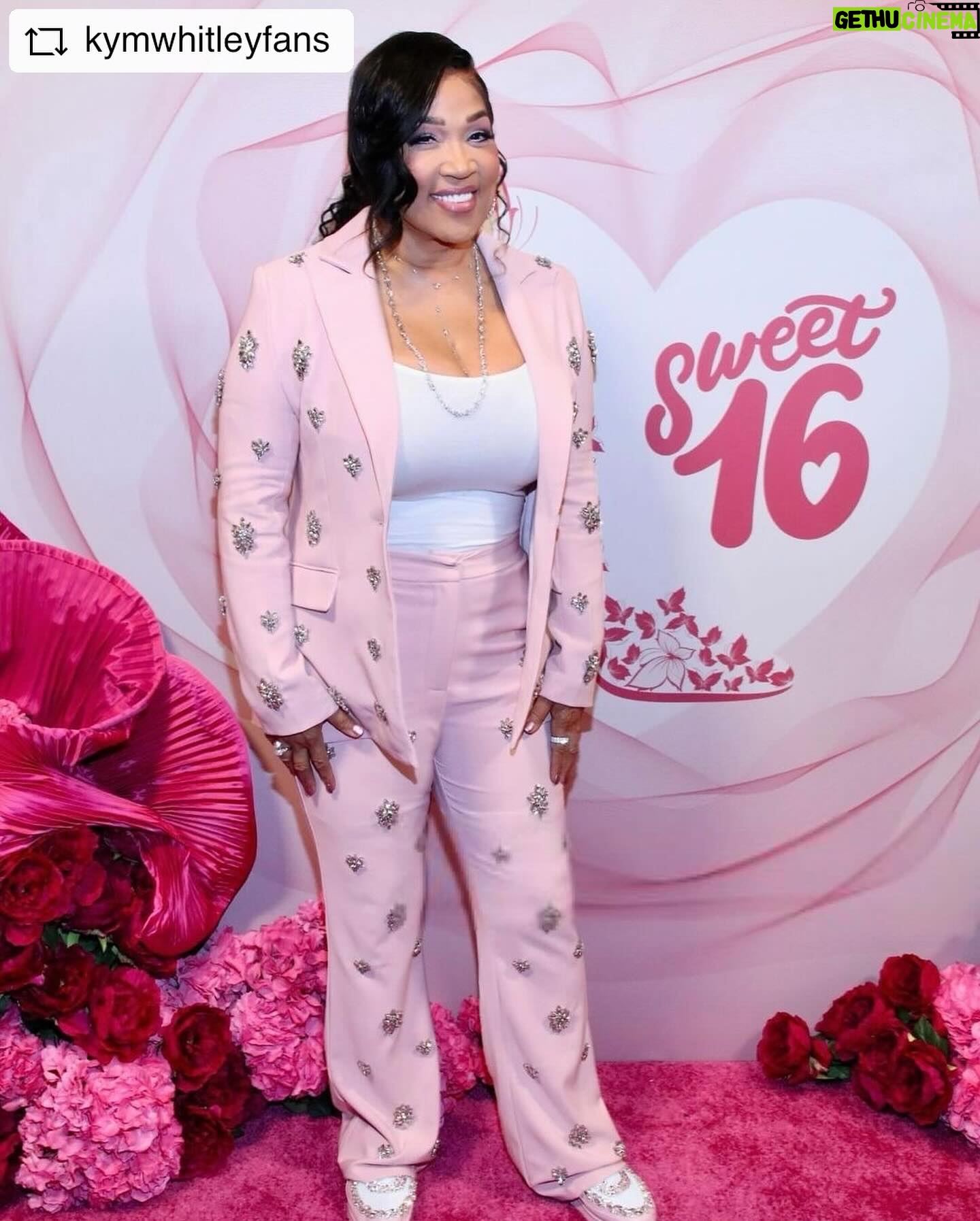 Kym Whitley Instagram - #REPOST π₯ππ πππ₯π ππππ¦ππ ββπππ βπ¦ππ‘ πΈπππππ£β πΈβ¨ - - - If viewing follow @kymwhitleyfans Big thank you @arevamartin for this amazing event and thank you @kymwhitleyfans for always having the best post! ππ