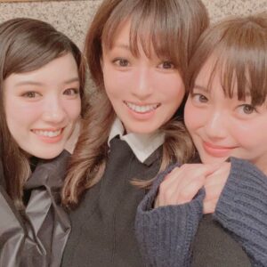 Kyoko Fukada Instagram - 先日、撮影終わりでみんなでごはんに行けたら嬉しいなぁと、多部ちゃんが声をかけてくれて、久々におでかけして来ました💕みんなそれぞれの世代の考えや思いがあって毎回感慨深いです🎀多部ちゃんはより一層輝いていました❣️かわいいー💝
2人は撮影後に、プレゼントをそれぞれに買いに行ってくれたみたいで、
お誕生日だった多部ちゃんから逆に頂いてしまったりめーたんからもお誕生日プレゼントを頂いてしまいました😣
2人とも撮影終わりですぐに待ち合わせして時間がなかったはずなのに、なんて細やかな心配りができる素敵な女優さんなんだろうと感激してしまいました😭❣️私はどうして急いで行けなかったんだろうと大反省し、今お届け中です😍🎁💦🙏🥺💦
#みーたんめーたん待っててね
#プレゼントって迷いますよね
#でも選んでる時間幸せですよね
#皆様は何かオススメありますか
#多部未華子 さん
#永野芽郁 さん
#kyokofukada