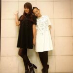 Kyoko Fukada Instagram - 久しぶりに篠原ともえちゃんに会えました👑このワンピースはともえちゃんがコラボしているお洋服でずっとお揃いで着たいねと話していてやっと実現しました👠お揃い幾つになってもやめられません🤐🤭なんだかそれだけで気持ちが上がるというか....皆様は双子コーデ反対派ですか😢？でもねでもね、ともえちゃんと私は着こなしが全く違ってともえちゃんはお洒落なので雰囲気が違くなるけどけどお揃いにしたいのです...皆様この気持ちわかりますか❓‼️😥💕男性はそういうの嫌なのかな❓えっ女性も嫌だったらどうしよう😭💦 #毎回じゃないから許して #たまにのお楽しみ #篠原ともえ さん #kyokofukada