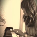 Kyoko Fukada Instagram - スタジオに置いてあるピアノで🎹主題歌のback numberさんのHAPPY BIRTHDAYを...私はドラマ大恋愛も夢中で見ていたので今回主題歌がback numberさんだとお聞きした時には飛び跳ねて喜んでしまいました😭🎂♥️恋の刹那が詰まっていて胸が苦しいけどあったかく優しい気持ちになれる...😢この曲がドラマでかかると胸がキュンとします😣❣️ピアノは久しぶりに弾いたのでどうか優しい目で見て頂けたら💦爪がかちゃかちゃすみません🙏😨‼ ️#backnumber さん #HAPPYBIRTHDAY #弾いてみた #初めて恋をした日に読む話 #はじこい #明日は5話放送です #kyokofukada_official