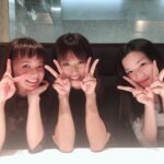 Kyoko Fukada Instagram - 多部未華子ちゃんの出演している舞台、「人間御破算」を永野芽郁ちゃんと2人で観に行って来ました🌿めーたんも（永野芽郁ちゃんをそう呼んでいます）連続テレビ小説「半分、青い」の撮影で忙しいはずなのに「おねえちゃんの舞台を一緒に観に行きませんか？」と誘ってくれて😍舞台上の多部ちゃんはとても可愛らしくて声が透き通っていてダンスがキレッキレでした🌈摩訶不思議な舞台であっという間の時間でした🎁 その後なんと三姉妹でお食事にも行きました🌸あぁ可愛い妹達がいて私は幸せ者です❣️ #多部未華子 さん #永野芽郁 さん #kyokofukada #三姉妹だぞっ