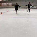 Kyoko Fukada Instagram - 先日篠原ともえちゃんとアイススケートのレッスンに行ってきました⛸久々だったので、先生に基礎から教えて頂き、お写真と動画も撮って頂けました❣️（本来はリンクは撮影禁止で指導者の方のみみたいです💦）あぁスケート気持ち良かったぁ💌写真や動画はなんとか滑っていますが、実は派手に3回（4回かな？）も転んでしまいました😅ここ最近の1番痛かった出来事でした🤭❄️ もっと上手になりたいから地道に楽しみながら練習通います☃️❣️ #アイススケート #篠原ともえ さん #kyokofukada #顔が切れてしまっていたのでもう一度アップします #コメントいいね下さった方申し訳ありません😣