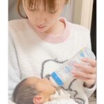 Kyoko Fukada Instagram - 私の可愛い妹に赤ちゃんが産まれました❣️とっても小さいけれど一生懸命ミルクを飲んでくれている姿はなんとも愛おしいです🥺❤️おばちゃん頑張ってお世話します‼️ #世の中のお母様いつもお疲れ様です