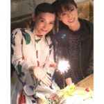 Kyoko Fukada Instagram - 篠原ともえちゃんのお誕生日お祝いを（凄い遅くなってしまったのですが）しました🎂私はサプライズが本当に苦手でともえちゃんに会う1週間前からずっとドキドキ通り越しちゃってました🤣💕ともえちゃんは久々に会っても常にその時の私の本質を見抜いて助言をくれる特別な存在...19年のお付き合い💌でも？お願いしたらたまにシノラーもしてくれるよ（笑）💕 #篠原ともえ さん #kyokofukada