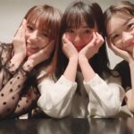 Kyoko Fukada Instagram - 私達が三姉妹としてお仕事させていただいてからもう2年半以上も時が経っているんだねぇと♥️それぞれのお話を順番にしていたら...多部ちゃんがいきなり涙ぽろぽろ...永野めーたんも涙ぽろぽろ...つられて私も涙ぽろぽろ...気が付いたら3人でなぜか大号泣🥺🌸いつのまにかなんでも話せる本当の姉妹みたいになっていたことが嬉しくて、幸せなあったかい涙だったのです😢🎀すごく素敵な熱い夜で胸がギューっとなりました🥺💕 #女優さんの涙って美しいな #一瞬で引き込まれちゃった #多部ちゃんに甘えてる私 #永野めーたん撮 #多部未華子 さん #永野芽郁 さん #kyokofukada