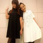 Kyoko Fukada Instagram - 久しぶりに篠原ともえちゃんに会えました👑このワンピースはともえちゃんがコラボしているお洋服でずっとお揃いで着たいねと話していてやっと実現しました👠お揃い幾つになってもやめられません🤐🤭なんだかそれだけで気持ちが上がるというか....皆様は双子コーデ反対派ですか😢？でもねでもね、ともえちゃんと私は着こなしが全く違ってともえちゃんはお洒落なので雰囲気が違くなるけどけどお揃いにしたいのです...皆様この気持ちわかりますか❓‼️😥💕男性はそういうの嫌なのかな❓えっ女性も嫌だったらどうしよう😭💦 #毎回じゃないから許して #たまにのお楽しみ #篠原ともえ さん #kyokofukada