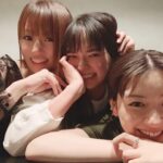 Kyoko Fukada Instagram - 私達が三姉妹としてお仕事させていただいてからもう2年半以上も時が経っているんだねぇと♥️それぞれのお話を順番にしていたら...多部ちゃんがいきなり涙ぽろぽろ...永野めーたんも涙ぽろぽろ...つられて私も涙ぽろぽろ...気が付いたら3人でなぜか大号泣🥺🌸いつのまにかなんでも話せる本当の姉妹みたいになっていたことが嬉しくて、幸せなあったかい涙だったのです😢🎀すごく素敵な熱い夜で胸がギューっとなりました🥺💕 #女優さんの涙って美しいな #一瞬で引き込まれちゃった #多部ちゃんに甘えてる私 #永野めーたん撮 #多部未華子 さん #永野芽郁 さん #kyokofukada