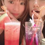 Kyoko Fukada Instagram - 久々のいとちゃん🧵✨しばらく会えてなかったのですがあっという間に大人になっておねえちゃんは眩しいです🥰最近周りが若い方だらけのことが多く一緒にはしゃいでしまうけど、自分の年齢を考えると現実逃避したくなる時があります笑。もう‼️こうなったら素敵で魅力溢れる大人になりたいと今更決意を固めた今日この頃でした🤔♥️ #でもどうしたらいいのかな笑 #時間かかりそう… #皆様はどんな大人に憧れますか #あっ記念すべき101投稿目でした #皆様いつもありがとうございます #こうして皆様と繋がれて幸せ #大野いと ちゃん #kyokofukada