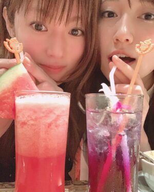 Kyoko Fukada Instagram - 久々のいとちゃん🧵✨しばらく会えてなかったのですがあっという間に大人になっておねえちゃんは眩しいです🥰最近周りが若い方だらけのことが多く一緒にはしゃいでしまうけど、自分の年齢を考えると現実逃避したくなる時があります笑。もう‼️こうなったら素敵で魅力溢れる大人になりたいと今更決意を固めた今日この頃でした🤔♥️
#でもどうしたらいいのかな笑
#時間かかりそう…
#皆様はどんな大人に憧れますか
#あっ記念すべき101投稿目でした
#皆様いつもありがとうございます
#こうして皆様と繋がれて幸せ
#大野いと ちゃん
#kyokofukada