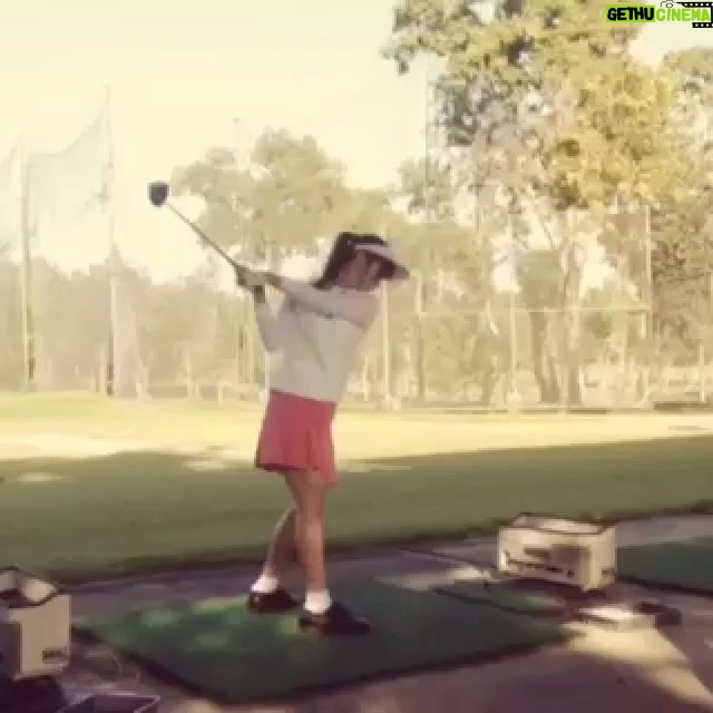 Kyoko Fukada Instagram - golf全然上手になりません😨 打ちっ放しで満足....でもねその先の為に頑張らなきゃですよねぇ.....🚩 #上手になれますように #kyokofukada