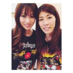Kyoko Fukada Instagram - 吉田沙保里ちゃんと一緒に横浜で 大野いとちゃんの舞台「春のめざめ」を観に行って来ました☘️ 観劇後、お買い物と中華街でお食事も出来て良い時間を過ごせました♥️沙保里ちゃんのこの服はロンドンオリンピックのユニフォームをイメージして選んだそうです🐯私は蜜蜂に惹かれて選んだら虎が❗️結果虎の日⭐️ #大虎子虎 #わたし...お揃いが...好き....!!! #吉田沙保里 さん #kyokofukada