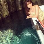 Kyoko Fukada Instagram - 洞窟に入って行く時、楽しみな様な恐ろしい様な🐊 勿論怖いことは何もなく美しい澄んだ空間で神秘の世界でした🦕 #ただのビビリかも.... #オルティージャ #palpito #kyokofukada