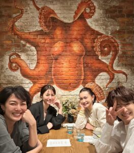 Kyoko Hasegawa Instagram - パッと集合をかけるのが良いと感じた昨晩。 急なお誘いで皆んなが集まれるなんて！ #saturdaynight @yukaitaya @loin.official @michikokichise