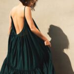 Kyoko Hasegawa Instagram - Whim Gazette✖️KYOKO HASEGAWA 2024ss Collaboration 5/10 今日から発売です。 今回は"リゾート"をテーマに、わたしがバカンスで来て行きたいアイテムを作らせてもらいました。 どれもオススメですが、あえて言うなら水着かなあ。 女性の気になる部分をカバーしながらも大胆なカッティングでスタイルが良く見える様になっています。　 今回のアイテムのパンツにガウンを羽織って。 リゾートでも街でも来て欲しいです☺️ @whimgazette_official
